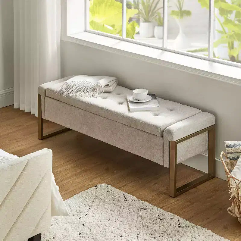 Banc de rangement moderne rembourré de 140 cm avec plateau relevable et pieds en métal